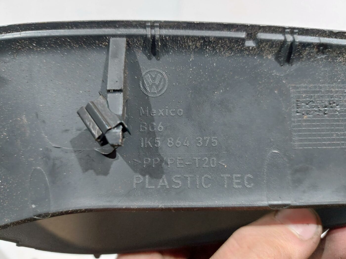 Centrālās konsoles (apdares) sānu panelis priekš VW JETTA 2008 3 Centrālās konsoles (apdares) sānu panelis priekš VW JETTA 2008