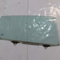 Aizmugurējo labo durvju stikls priekš TOYOTA COROLLA VERSO 2006