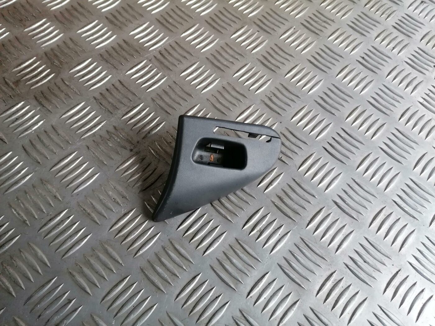 Bagāžnieka nodalījuma sānu apdare priekš FORD GALAXY 2005 1 Bagāžnieka nodalījuma sānu apdare priekš FORD GALAXY 2005