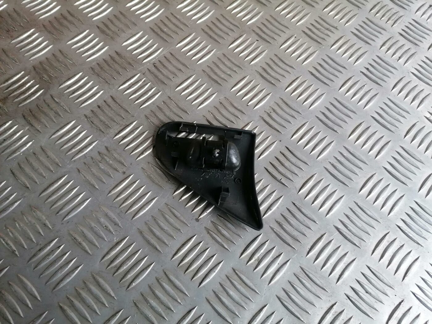 Bagāžnieka nodalījuma sānu apdare priekš FORD GALAXY 2005 2 Bagāžnieka nodalījuma sānu apdare priekš FORD GALAXY 2005