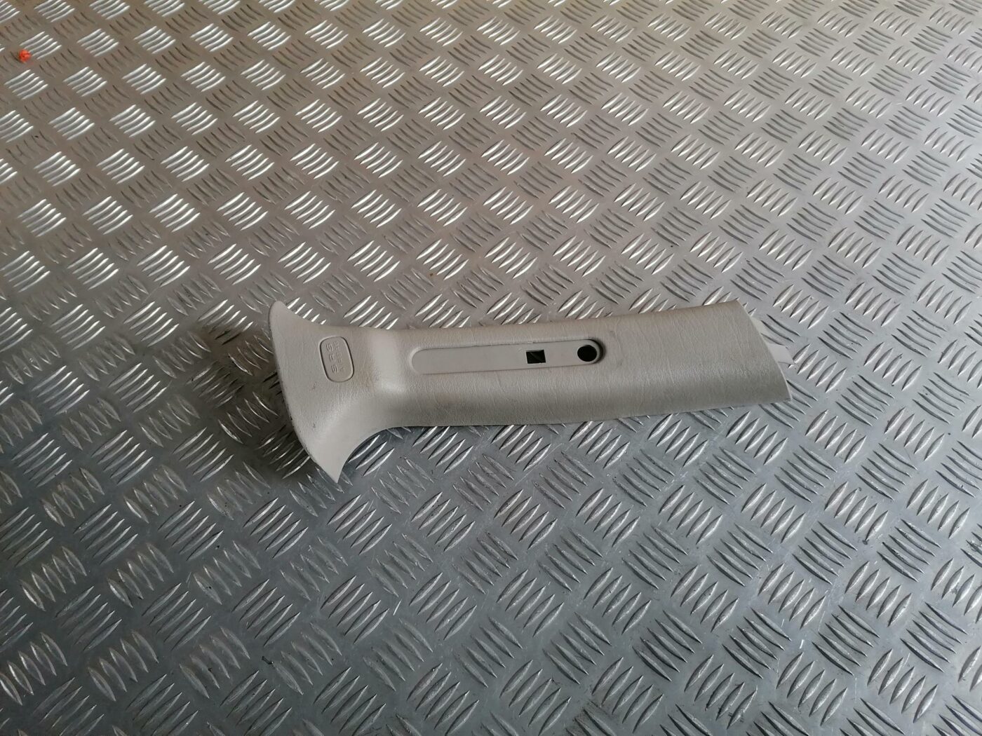 Vidējas salona statnes apdare priekš CHRYSLER SEBRING 2006 1 Vidējas salona statnes apdare priekš CHRYSLER SEBRING 2006