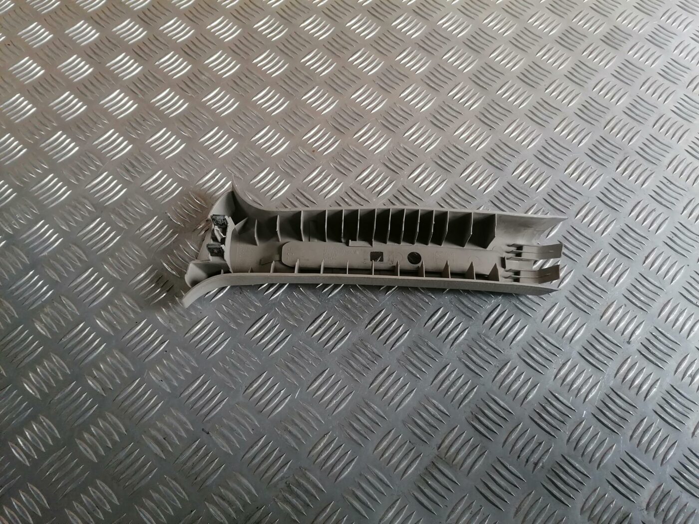 Vidējas salona statnes apdare priekš CHRYSLER SEBRING 2006 2 Vidējas salona statnes apdare priekš CHRYSLER SEBRING 2006