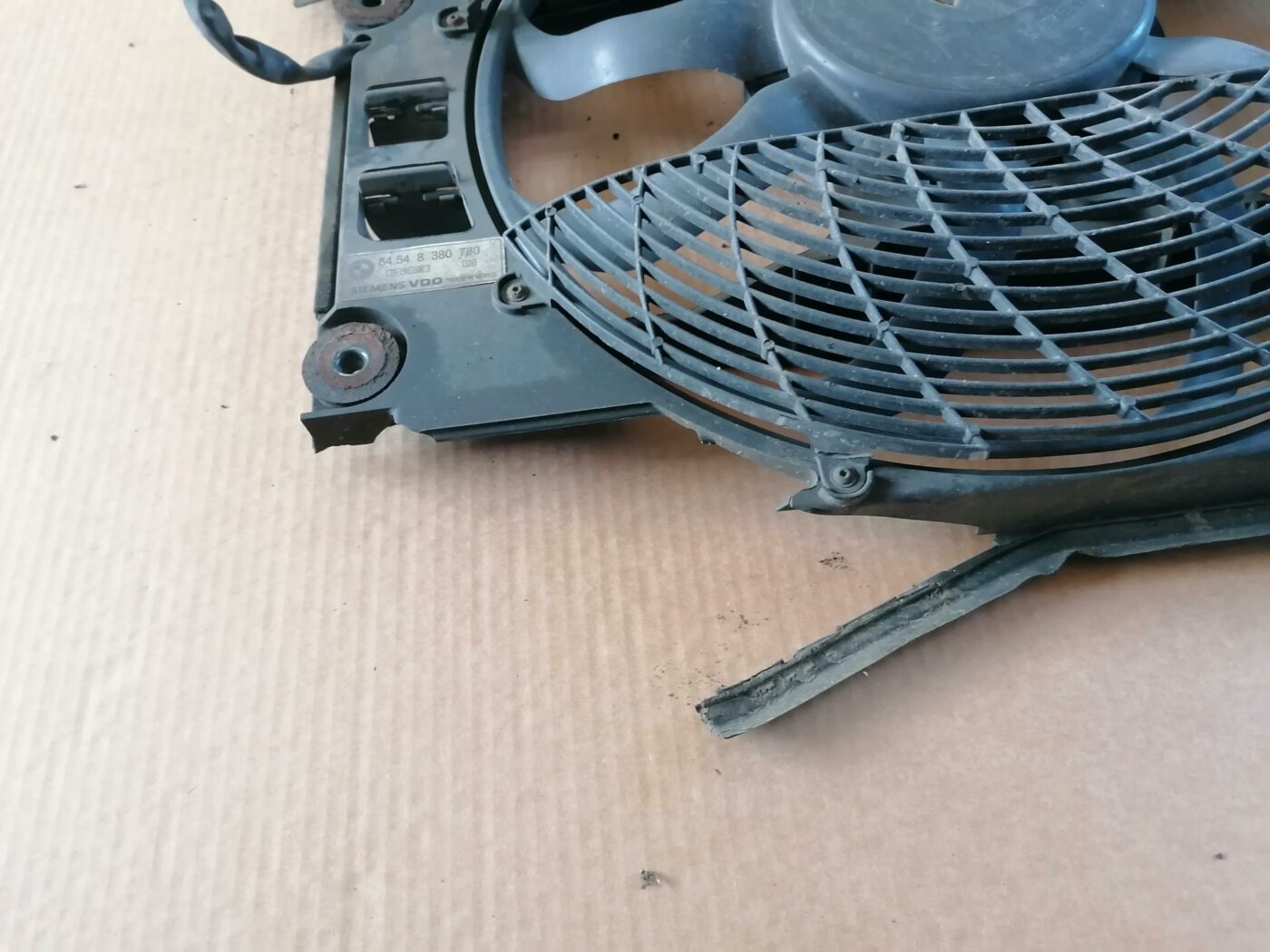 Dzesēšanas radiatora ventilators priekš BMW 530D E39 2001 TOURING 2 Dzesēšanas radiatora ventilators priekš BMW 530D E39 2001 TOURING