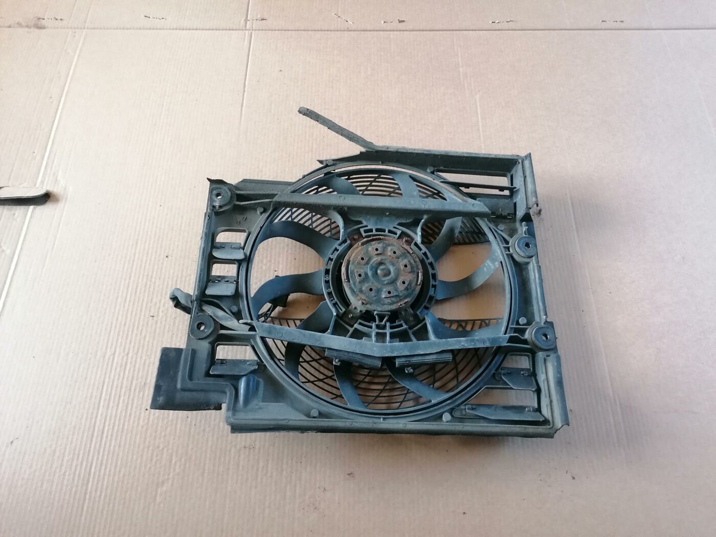 Dzesēšanas radiatora ventilators priekš BMW 530D E39 2001 TOURING 4 Dzesēšanas radiatora ventilators priekš BMW 530D E39 2001 TOURING