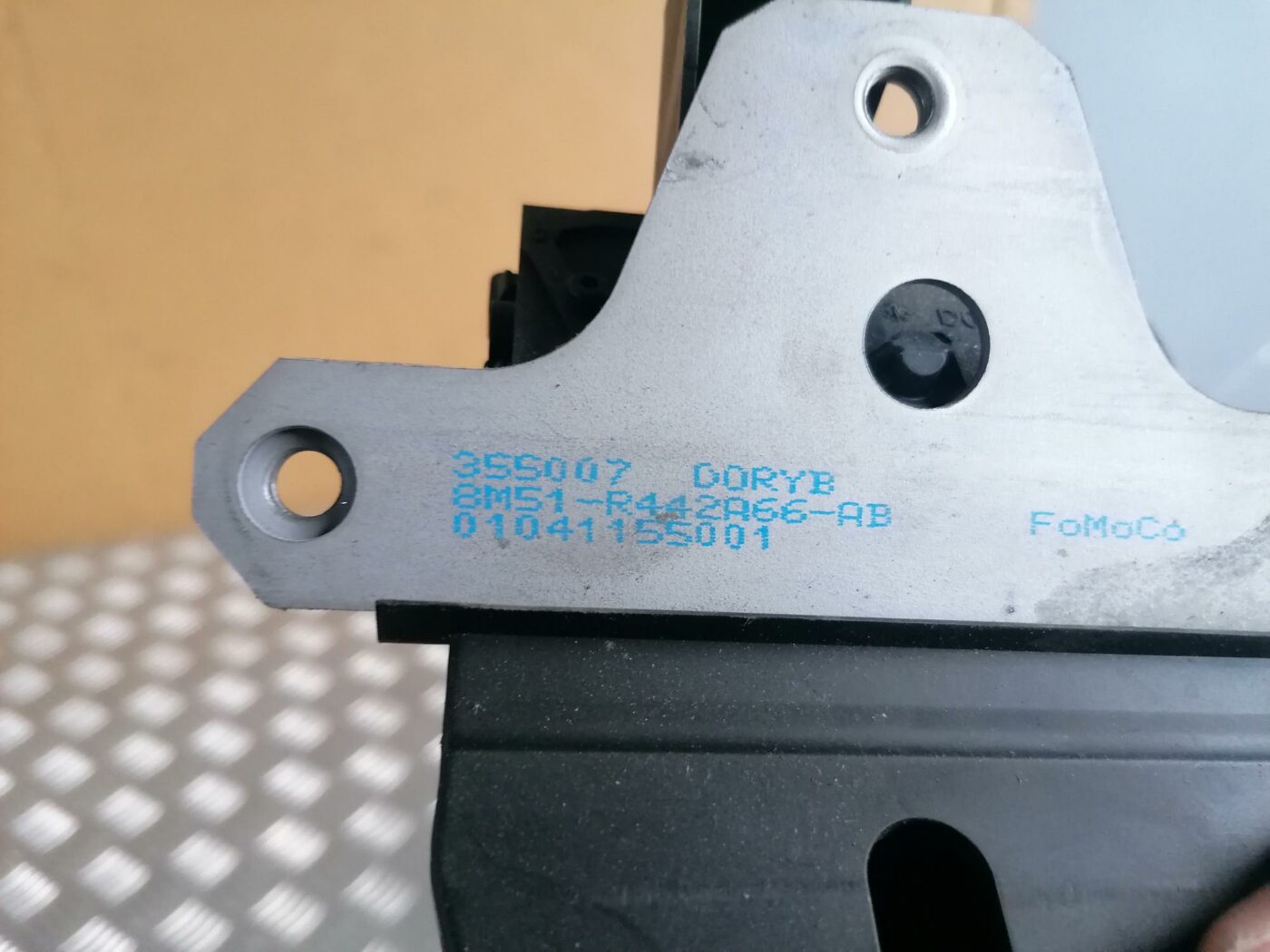 Bagāžnieka vāka slēdzene priekš FORD MONDEO 2007 4 Bagāžnieka vāka slēdzene priekš FORD MONDEO 2007