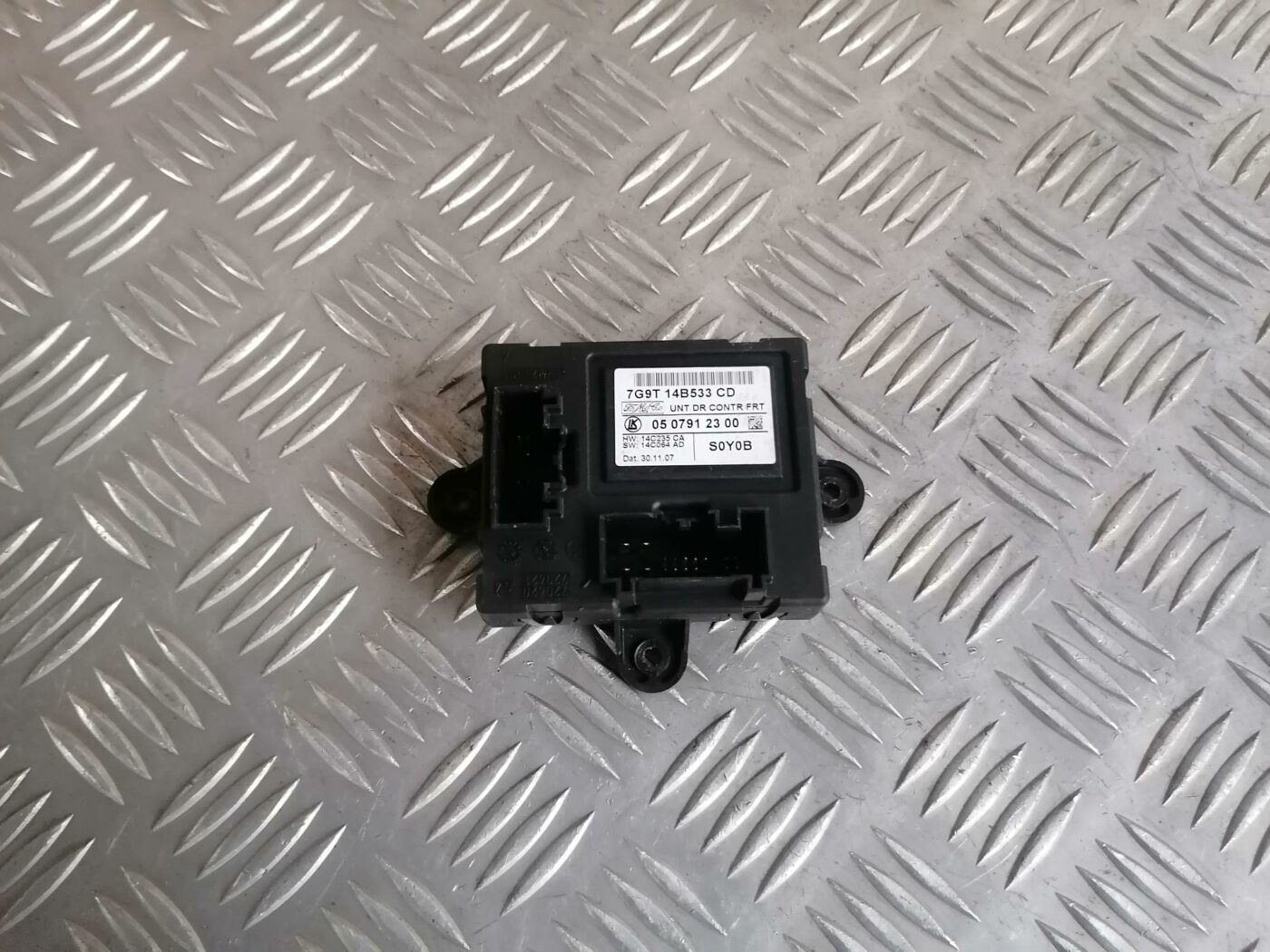 Priekšējo labo durvju vadības bloks priekš FORD MONDEO 2007 1 Priekšējo labo durvju vadības bloks priekš FORD MONDEO 2007