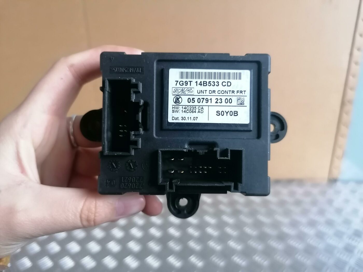 Priekšējo labo durvju vadības bloks priekš FORD MONDEO 2007 3 Priekšējo labo durvju vadības bloks priekš FORD MONDEO 2007