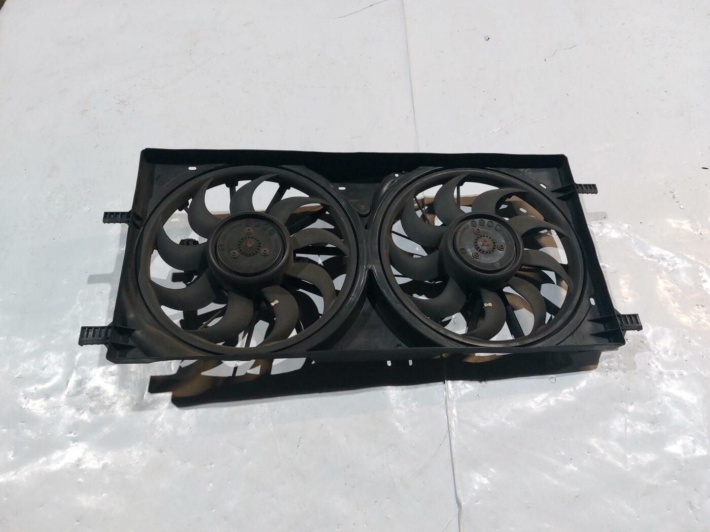 Dzesēšanas radiatora ventilators priekš RENAULT LAGUNA 2011 1 Dzesēšanas radiatora ventilators priekš RENAULT LAGUNA 2011