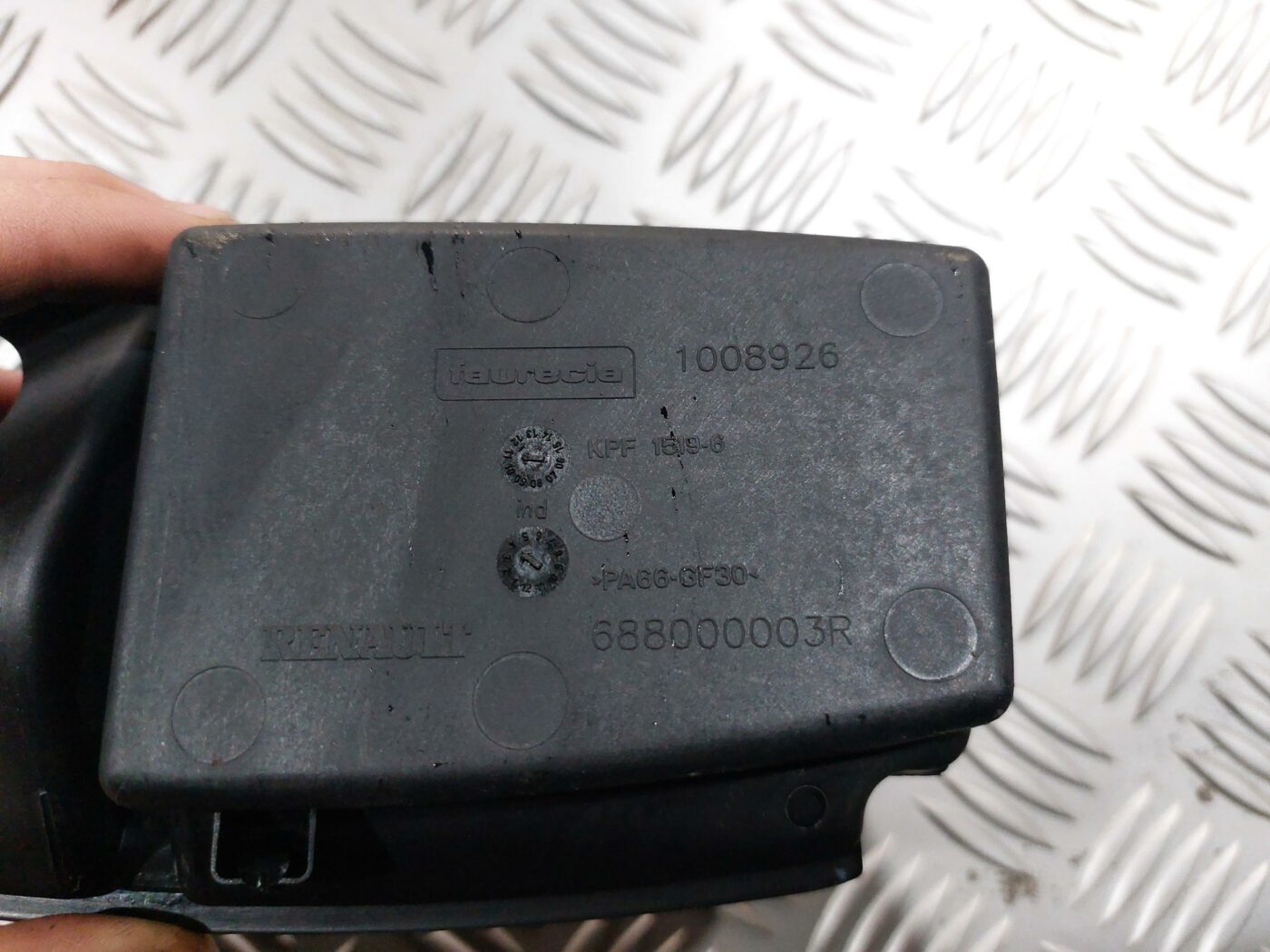 Pelnu trauks priekš RENAULT LAGUNA 2011 3 Pelnu trauks priekš RENAULT LAGUNA 2011