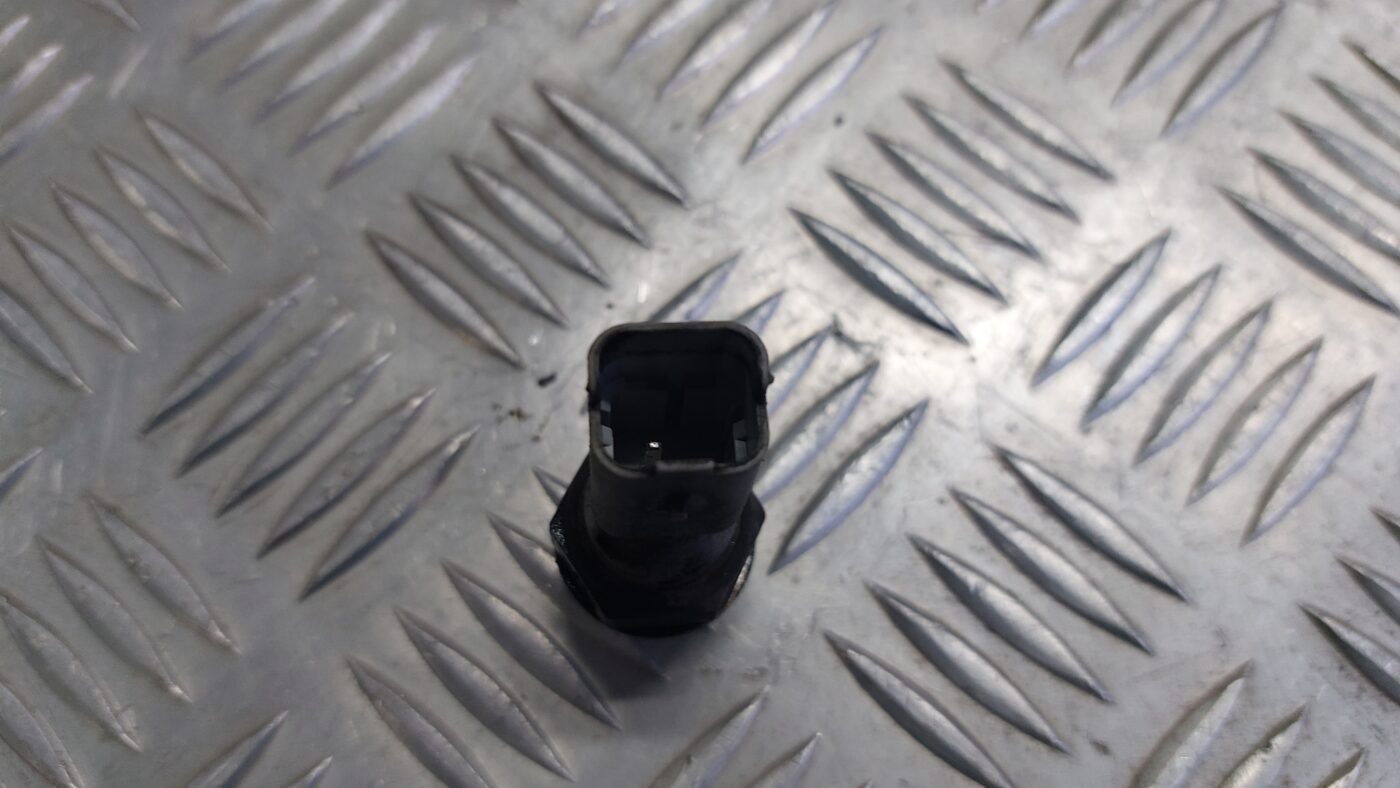 Eļļas spiediena regulēšanas devējs priekš VOLVO S40 2004 Black 3 Eļļas spiediena regulēšanas devējs priekš VOLVO S40 2004 Black