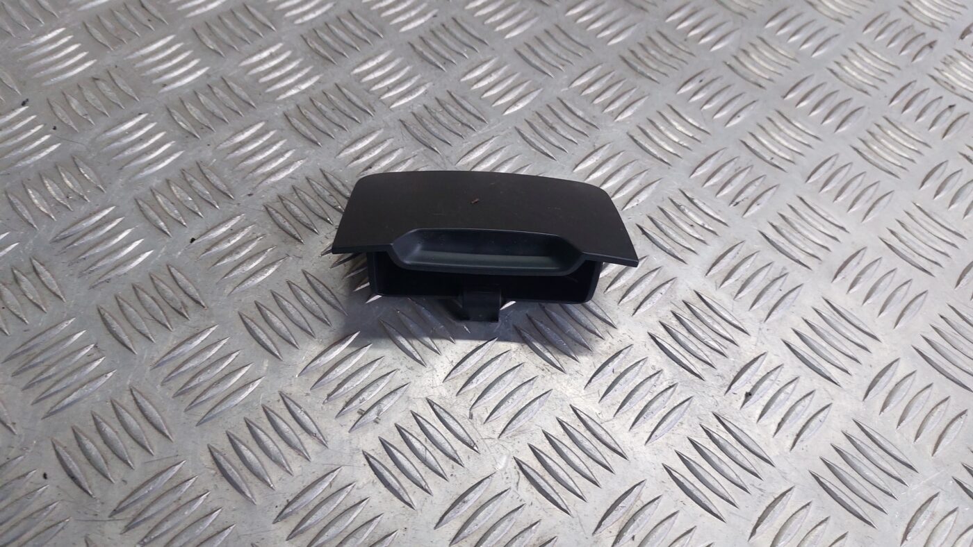 Pelnu trauks priekš VOLVO S40 2004 Black 1 Pelnu trauks priekš VOLVO S40 2004 Black