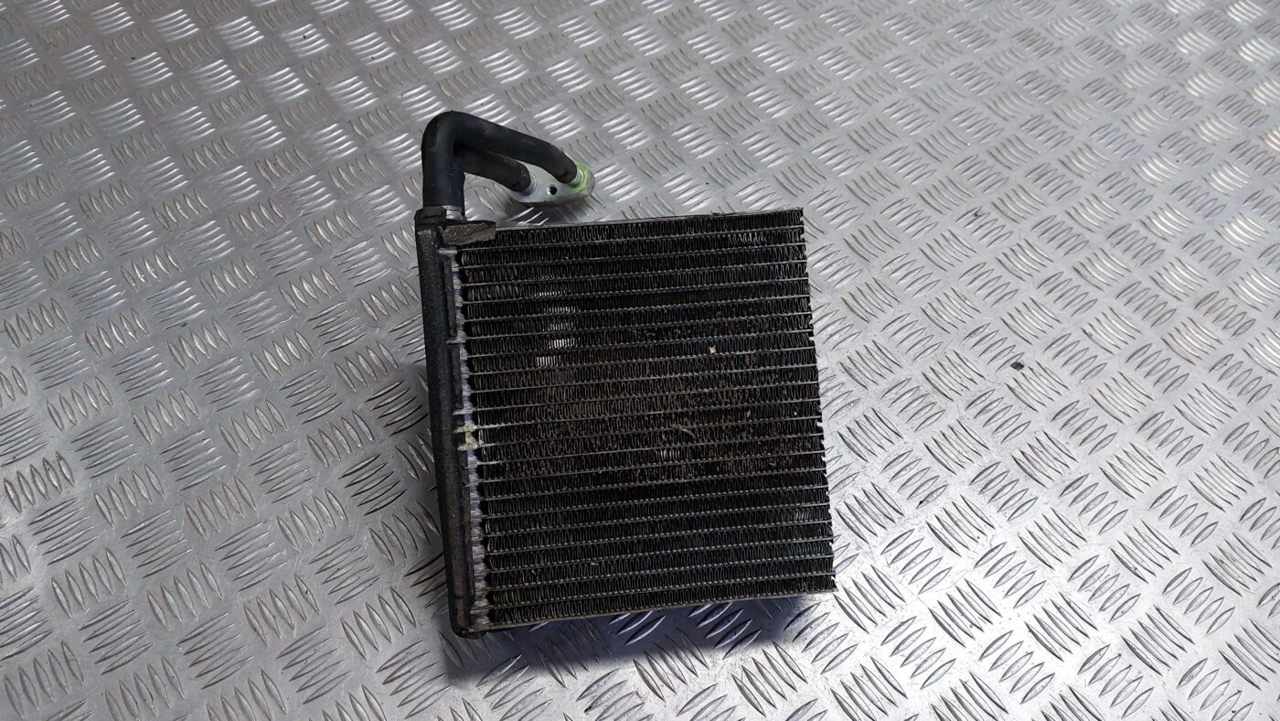 Gaisa kondicionēšanas radiators salonā priekš VOLVO S40 2004 Black 2 Gaisa kondicionēšanas radiators salonā priekš VOLVO S40 2004 Black