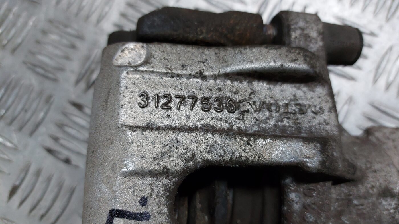 Aizmugurējais labais suports priekš VOLVO S40 2004 Black 3 Aizmugurējais labais suports priekš VOLVO S40 2004 Black