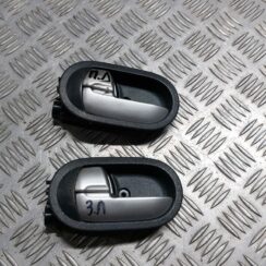 Priekšējāis kreisais durvju rokturis priekš MITSUBISHI COLT 2007