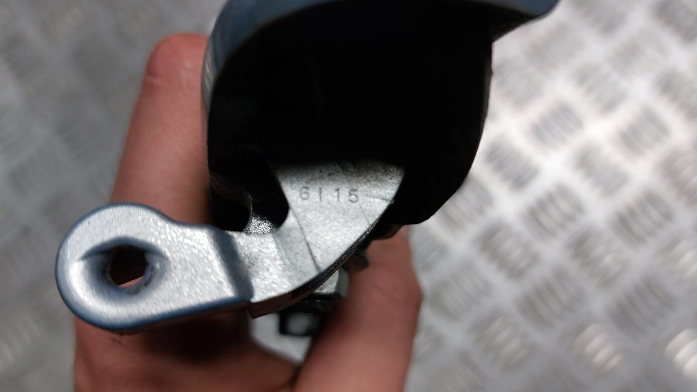 Priekšējāis labais durvju rokturis priekš MITSUBISHI COLT 2007 3 Priekšējāis labais durvju rokturis priekš MITSUBISHI COLT 2007