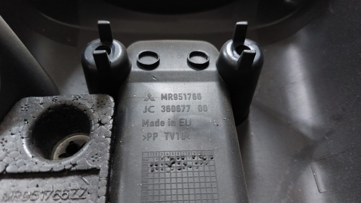 Stūres statnes putekļu aizsargs (salonā) priekš MITSUBISHI COLT 2007 4 Stūres statnes putekļu aizsargs (salonā) priekš MITSUBISHI COLT 2007