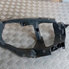 Priekšēja luktura kronšteins priekš MITSUBISHI COLT 2007