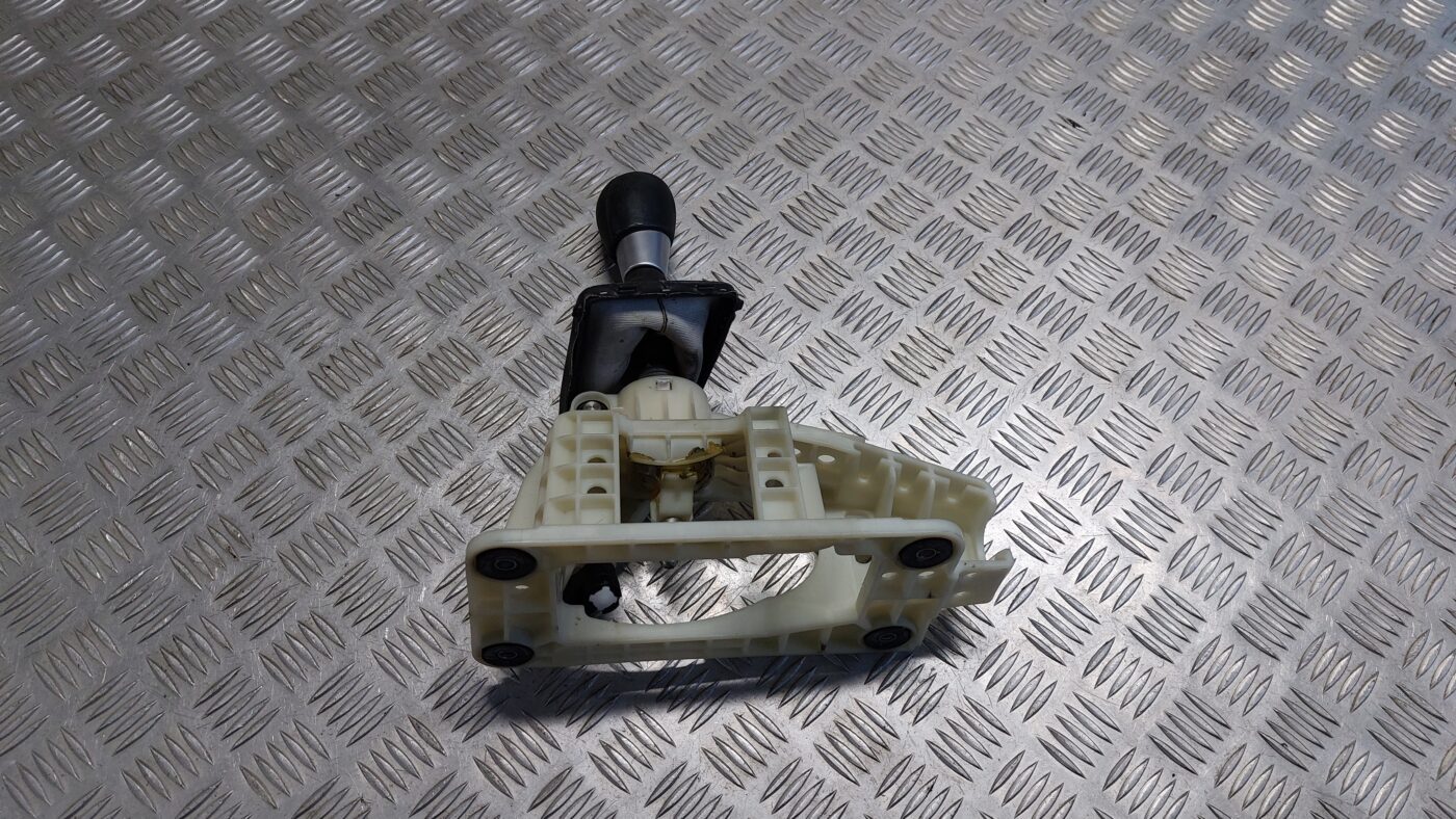 Ātrumu pārslēgšanas slēdzis priekš VOLVO V60 2012 2 Ātrumu pārslēgšanas slēdzis priekš VOLVO V60 2012