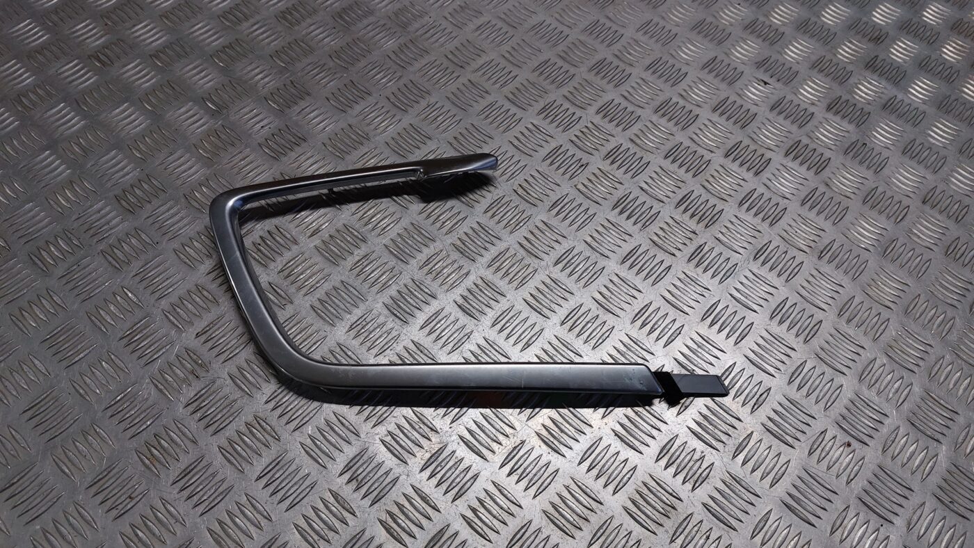 Aizmugurējo kreiso durvju apdare priekš VOLVO V60 2012