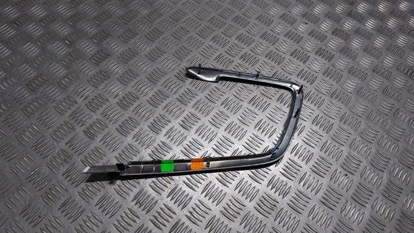 Aizmugurējo kreiso durvju apdare priekš VOLVO V60 2012