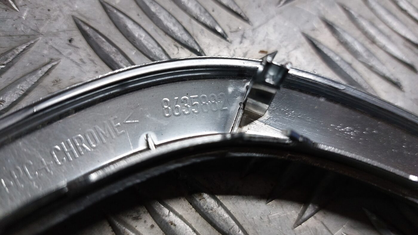 Aizmugurējo kreiso durvju apdare priekš VOLVO V60 2012