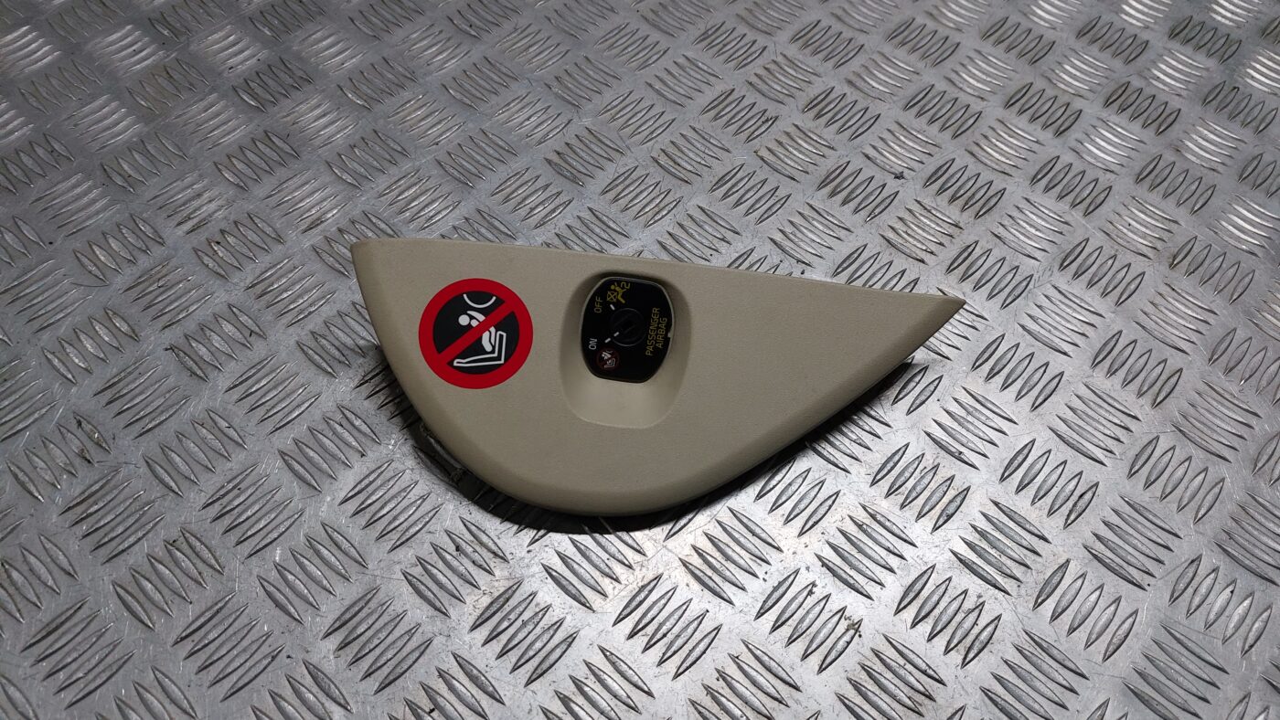 Drošības spilvena izslēgšanas slēdzis priekš VOLVO V60 2012 1 Drošības spilvena izslēgšanas slēdzis priekš VOLVO V60 2012