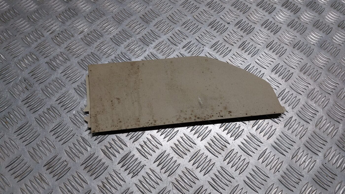 Centrālās konsoles (apdares) sānu panelis priekš VOLVO V60 2012 1 Centrālās konsoles (apdares) sānu panelis priekš VOLVO V60 2012