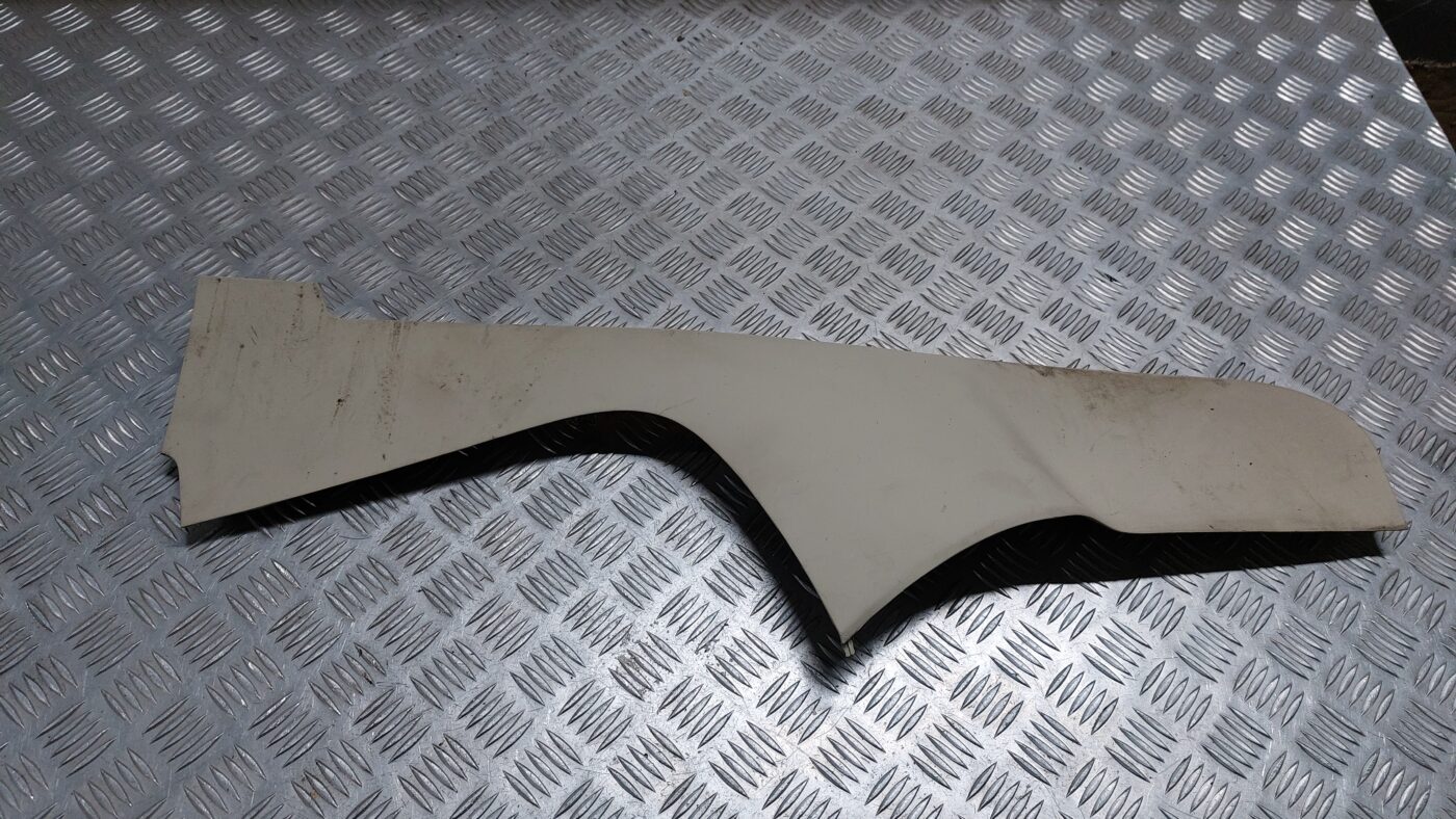 Centrālās konsoles (apdares) sānu panelis priekš VOLVO V60 2012 1 Centrālās konsoles (apdares) sānu panelis priekš VOLVO V60 2012