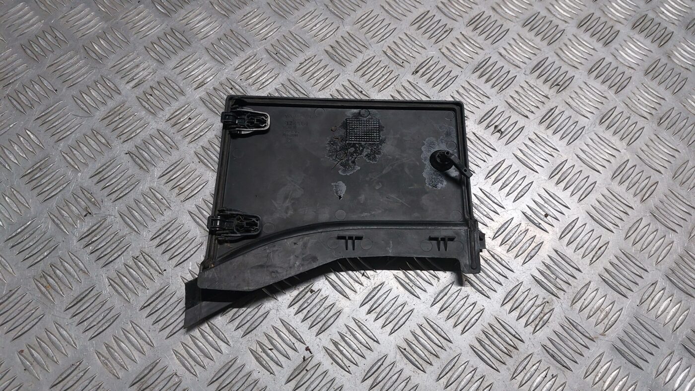 Akumulatora vāks priekš VOLVO V60 2012