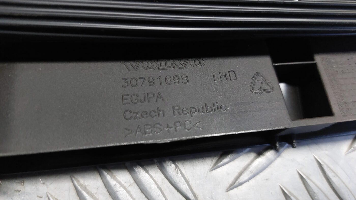 Stūres statnes putekļu aizsargs (salonā) priekš VOLVO V60 2012 4 Stūres statnes putekļu aizsargs (salonā) priekš VOLVO V60 2012