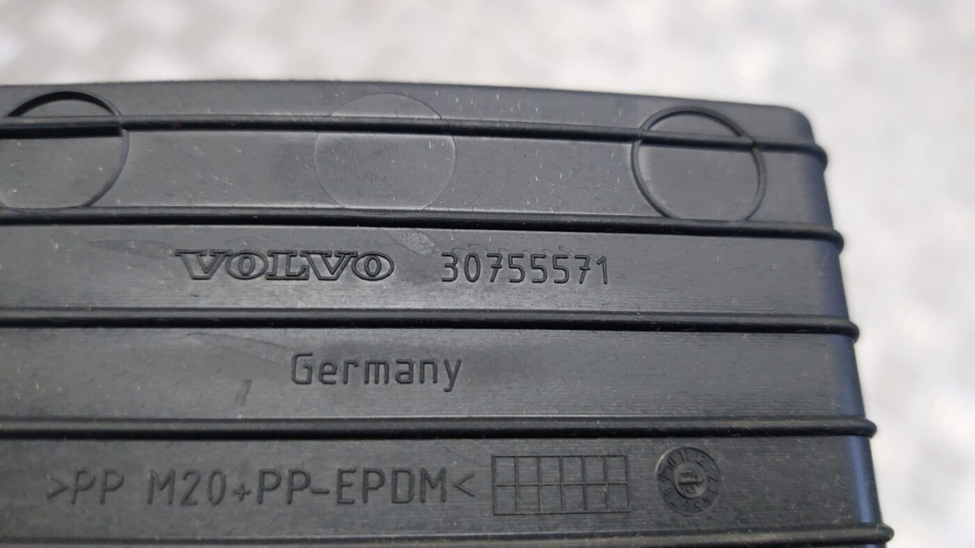 Mantu glabāšanas nodalījuma paklājs priekš VOLVO V60 2012 3 Mantu glabāšanas nodalījuma paklājs priekš VOLVO V60 2012