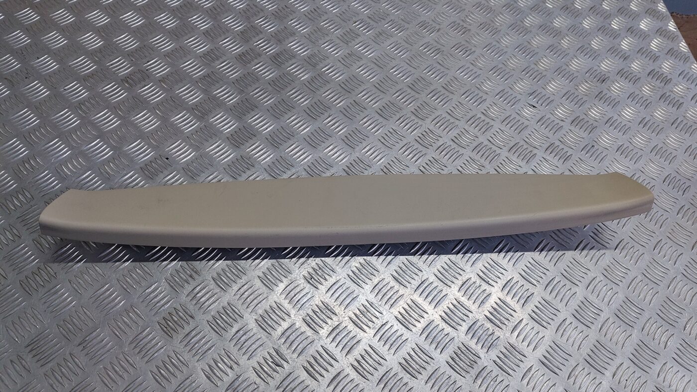 Bagāžnieka nodalījuma griestu uzlika priekš VOLVO V60 2012 1 Bagāžnieka nodalījuma griestu uzlika priekš VOLVO V60 2012