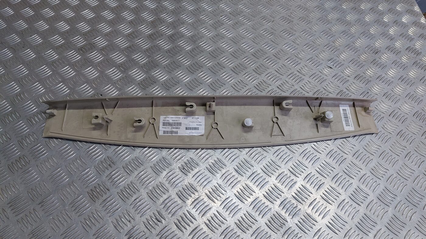 Bagāžnieka nodalījuma griestu uzlika priekš VOLVO V60 2012 2 Bagāžnieka nodalījuma griestu uzlika priekš VOLVO V60 2012