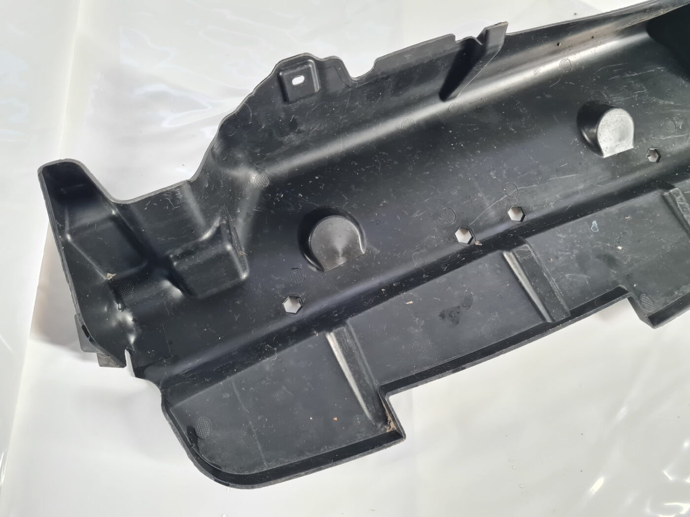 Ieplūdes gaisa deflektors/Difuzors priekš FORD C-MAX 2011 2 Ieplūdes gaisa deflektors/Difuzors priekš FORD C-MAX 2011