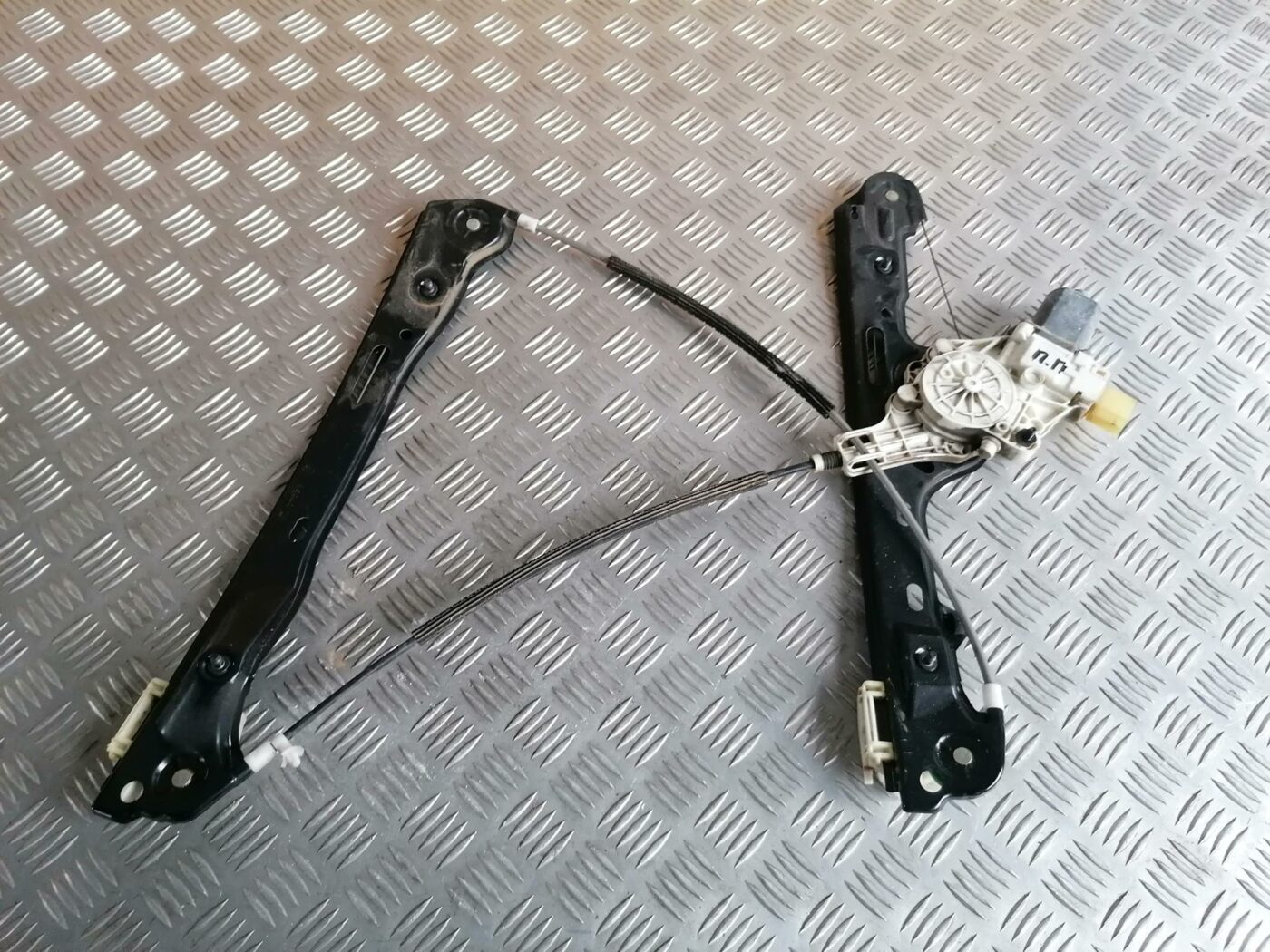 Stikla pacelšanas mehānisms priekšējais labais priekš BMW 123 E87 2008 BLACK