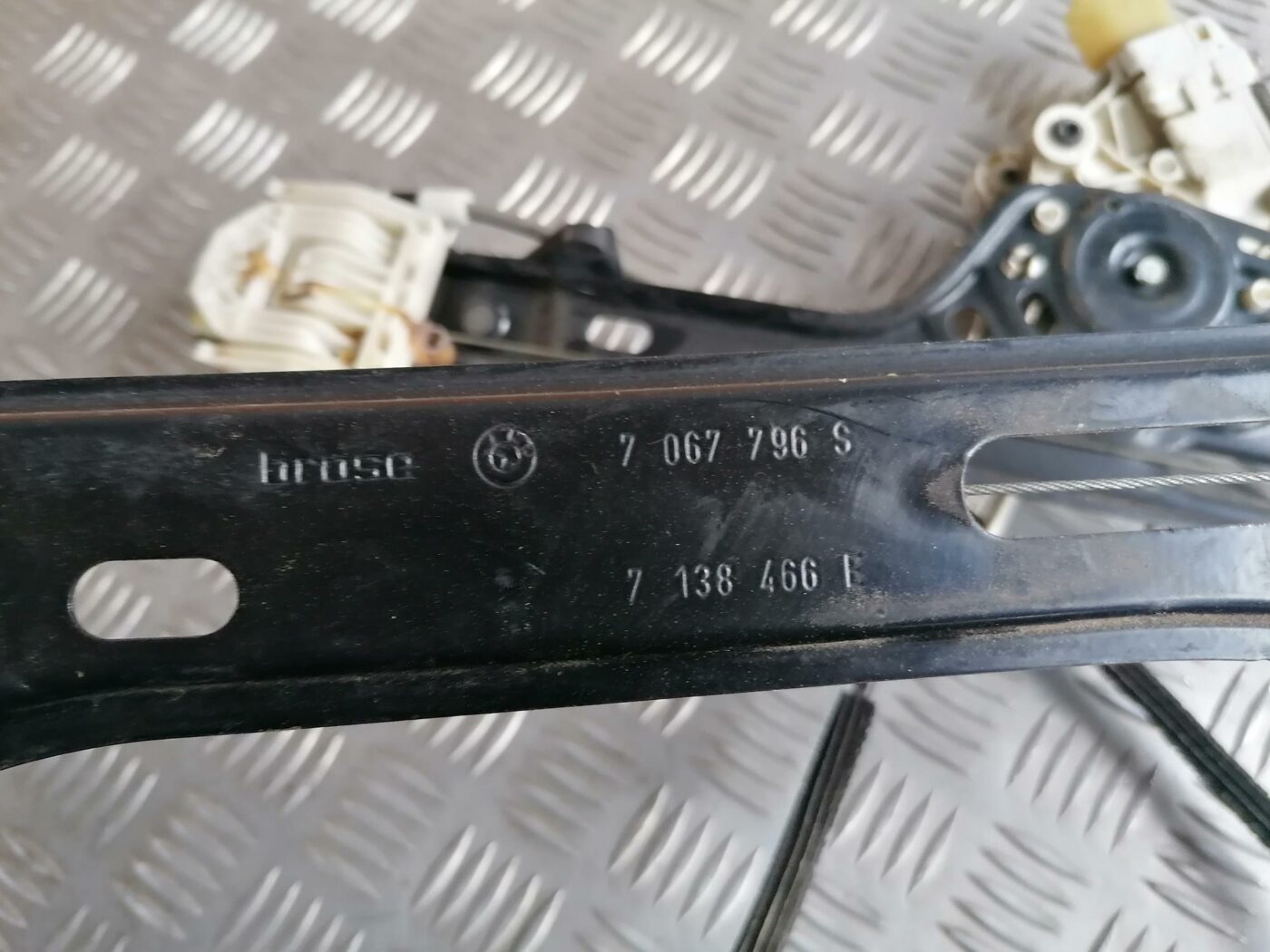 Stikla pacelšanas mehānisms priekšējais labais priekš BMW 123 E87 2008 BLACK