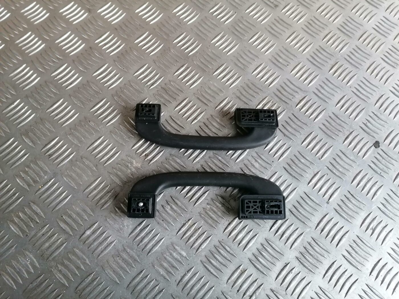 Salona rokturis griestos priekš BMW 123 E87 2008 BLACK 2 Salona rokturis griestos priekš BMW 123 E87 2008 BLACK