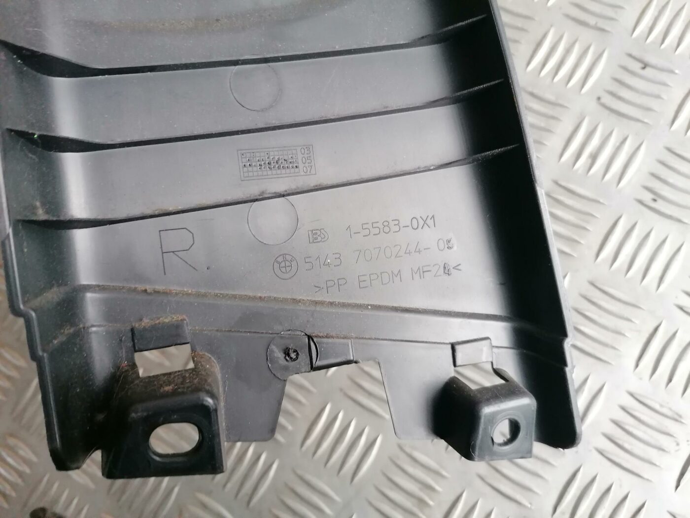 Vidējas salona statnes apdare priekš BMW 123 E87 2008 BLACK 3 Vidējas salona statnes apdare priekš BMW 123 E87 2008 BLACK