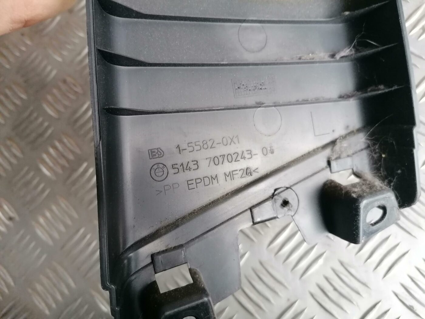 Vidējas salona statnes apdare priekš BMW 123 E87 2008 BLACK 3 Vidējas salona statnes apdare priekš BMW 123 E87 2008 BLACK