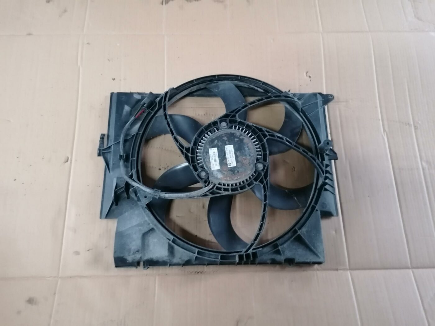 Dzesēšanas radiatora ventilators priekš BMW 123 E87 2008 BLACK 1 Dzesēšanas radiatora ventilators priekš BMW 123 E87 2008 BLACK