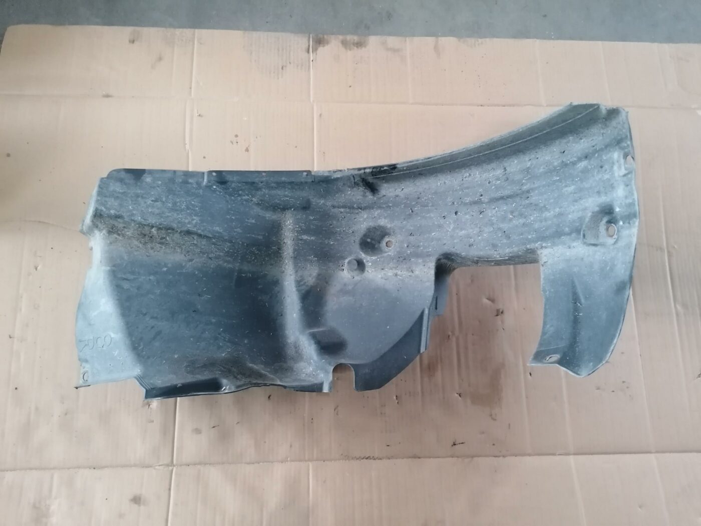 Priekšējais labais paspārns priekš BMW 123 E87 2008 BLACK 2 Priekšējais labais paspārns priekš BMW 123 E87 2008 BLACK