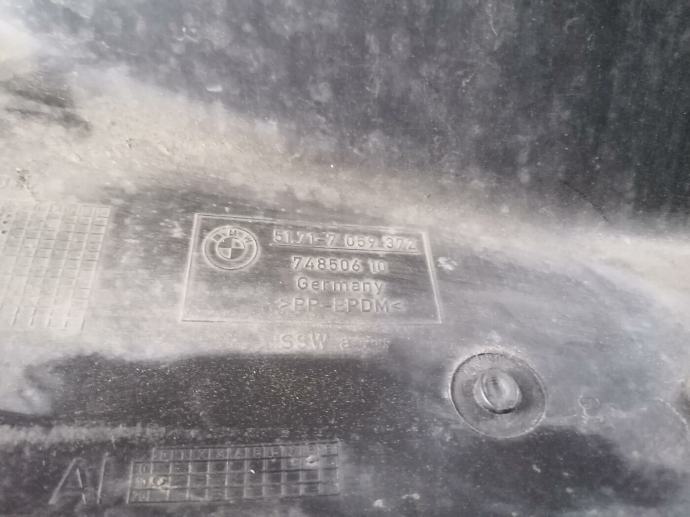 Priekšējais labais paspārns priekš BMW 123 E87 2008 BLACK 3 Priekšējais labais paspārns priekš BMW 123 E87 2008 BLACK