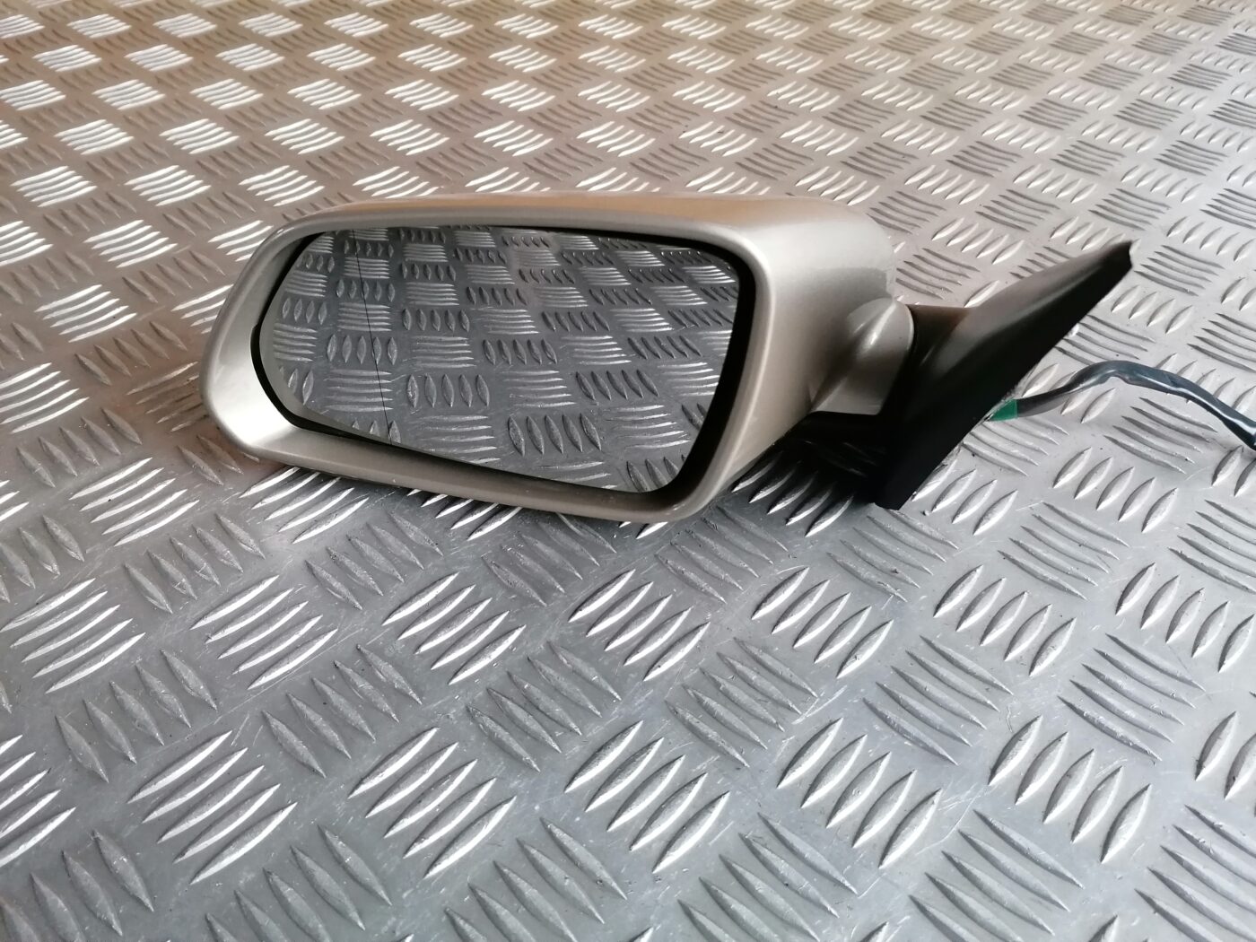 Ārējais spogulis, pa kreisi priekš ŠKODA OCTAVIA 2006