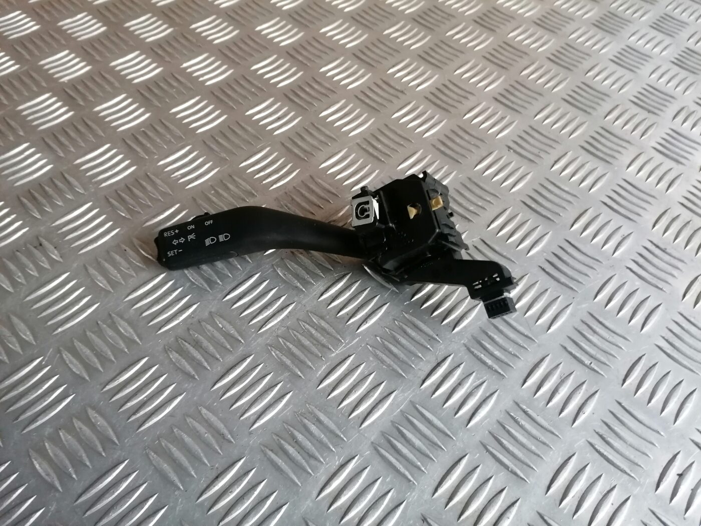 Pagrieziena rādītāju slēdzis priekš ŠKODA OCTAVIA 2006 1 Pagrieziena rādītāju slēdzis priekš ŠKODA OCTAVIA 2006