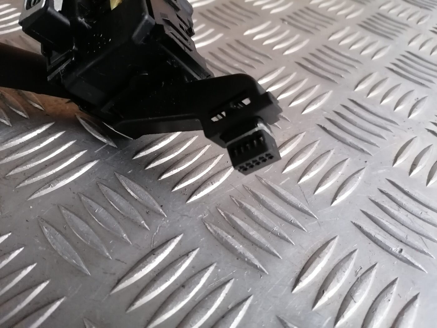 Pagrieziena rādītāju slēdzis priekš ŠKODA OCTAVIA 2006 2 Pagrieziena rādītāju slēdzis priekš ŠKODA OCTAVIA 2006