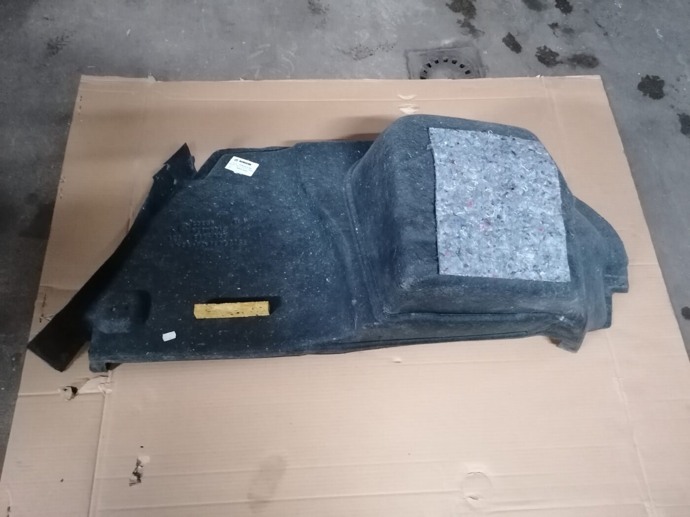 Bagāžnieka nodalījuma sānu apdare priekš ŠKODA OCTAVIA 2006 2 Bagāžnieka nodalījuma sānu apdare priekš ŠKODA OCTAVIA 2006