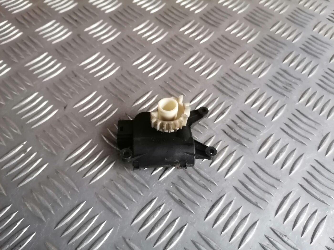 Apsildes sistēmas aktuators priekš ŠKODA OCTAVIA 2006