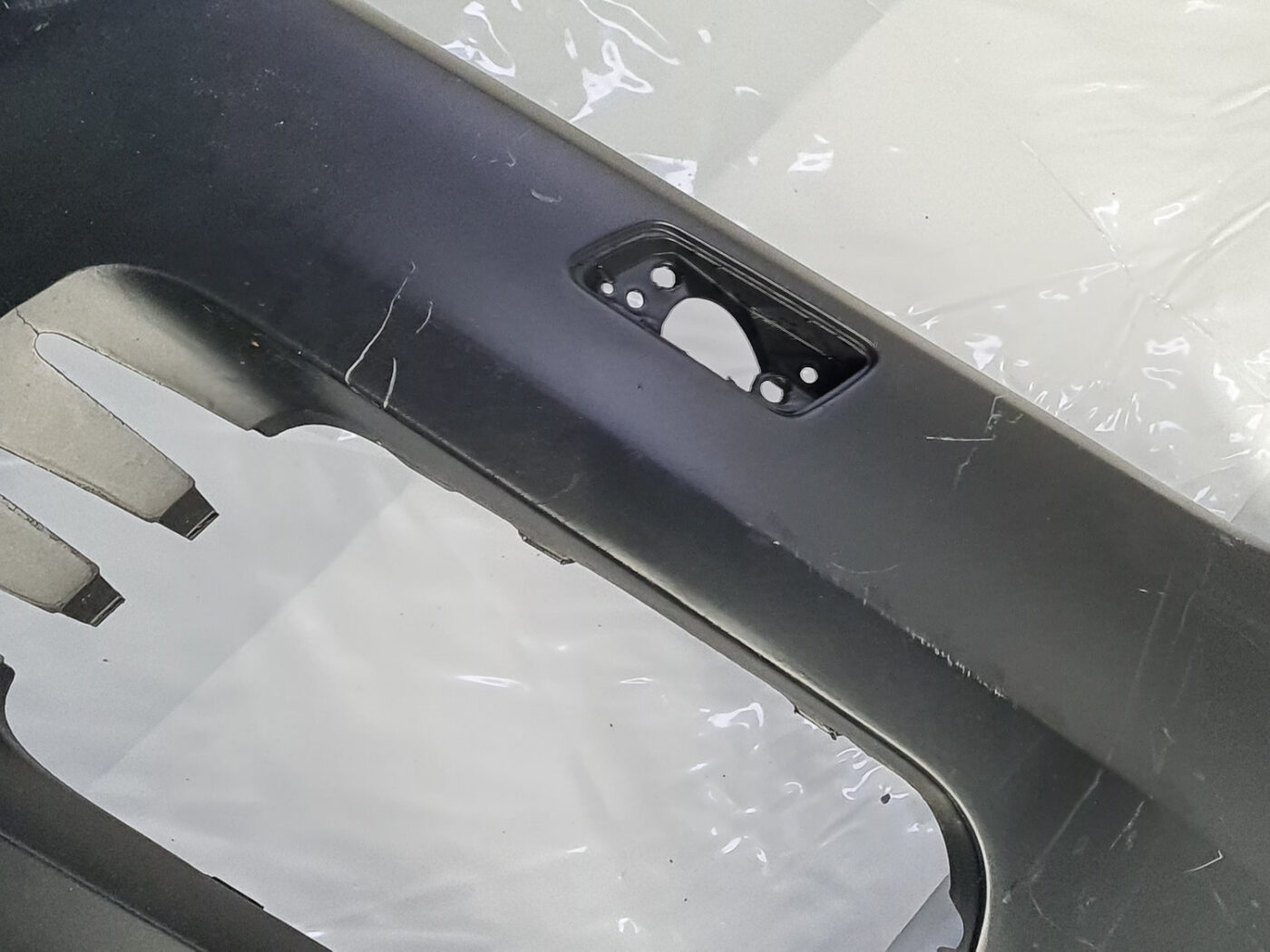 Priekšējais buferis priekš VW TOUAREG 2010-2018 7P6807221C 7P6807061E 15 Priekšējais buferis priekš VW TOUAREG 2010-2018 7P6807221C 7P6807061E