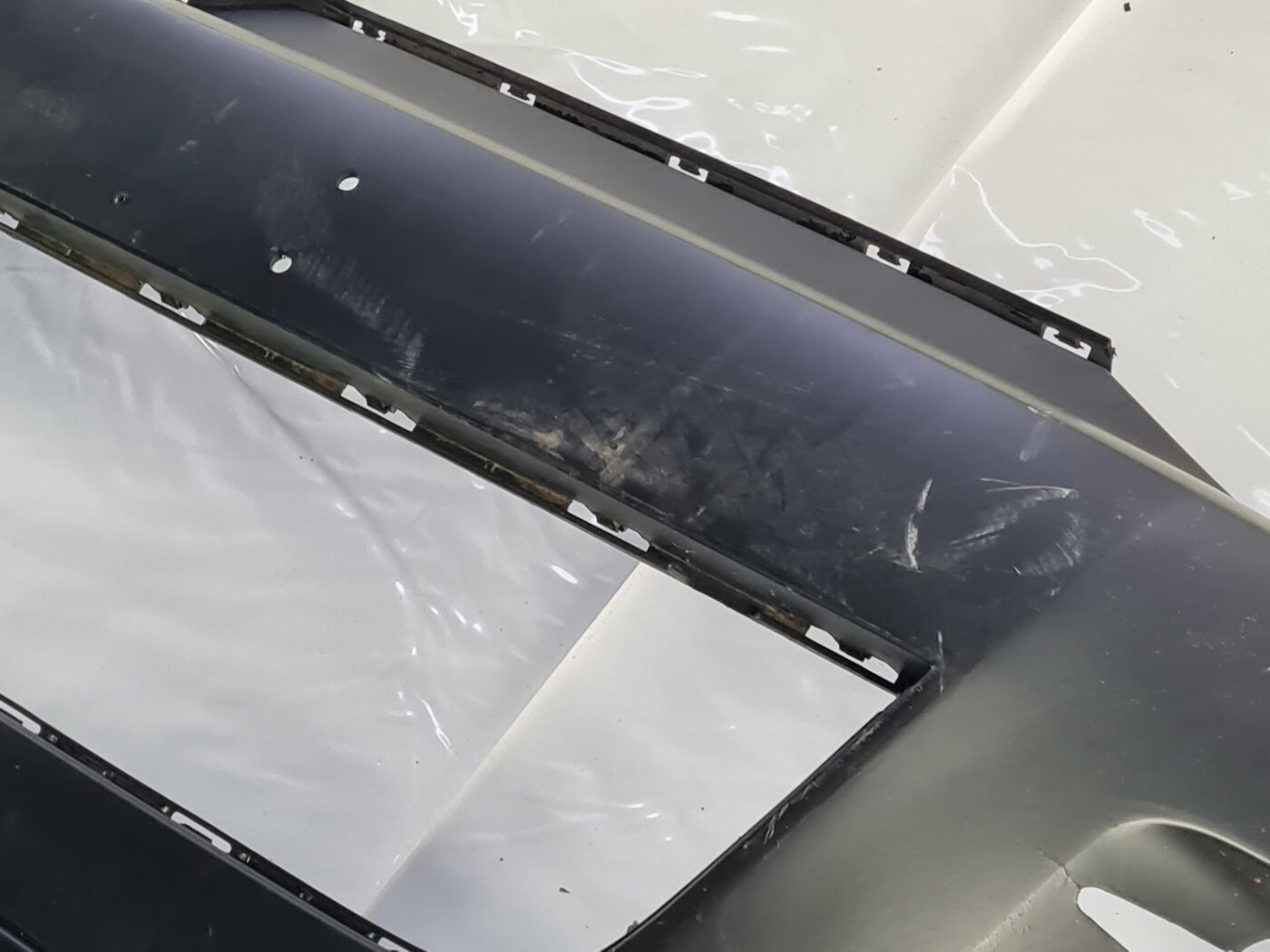 Priekšējais buferis priekš VW TOUAREG 2010-2018 7P6807221C 7P6807061E 14 Priekšējais buferis priekš VW TOUAREG 2010-2018 7P6807221C 7P6807061E