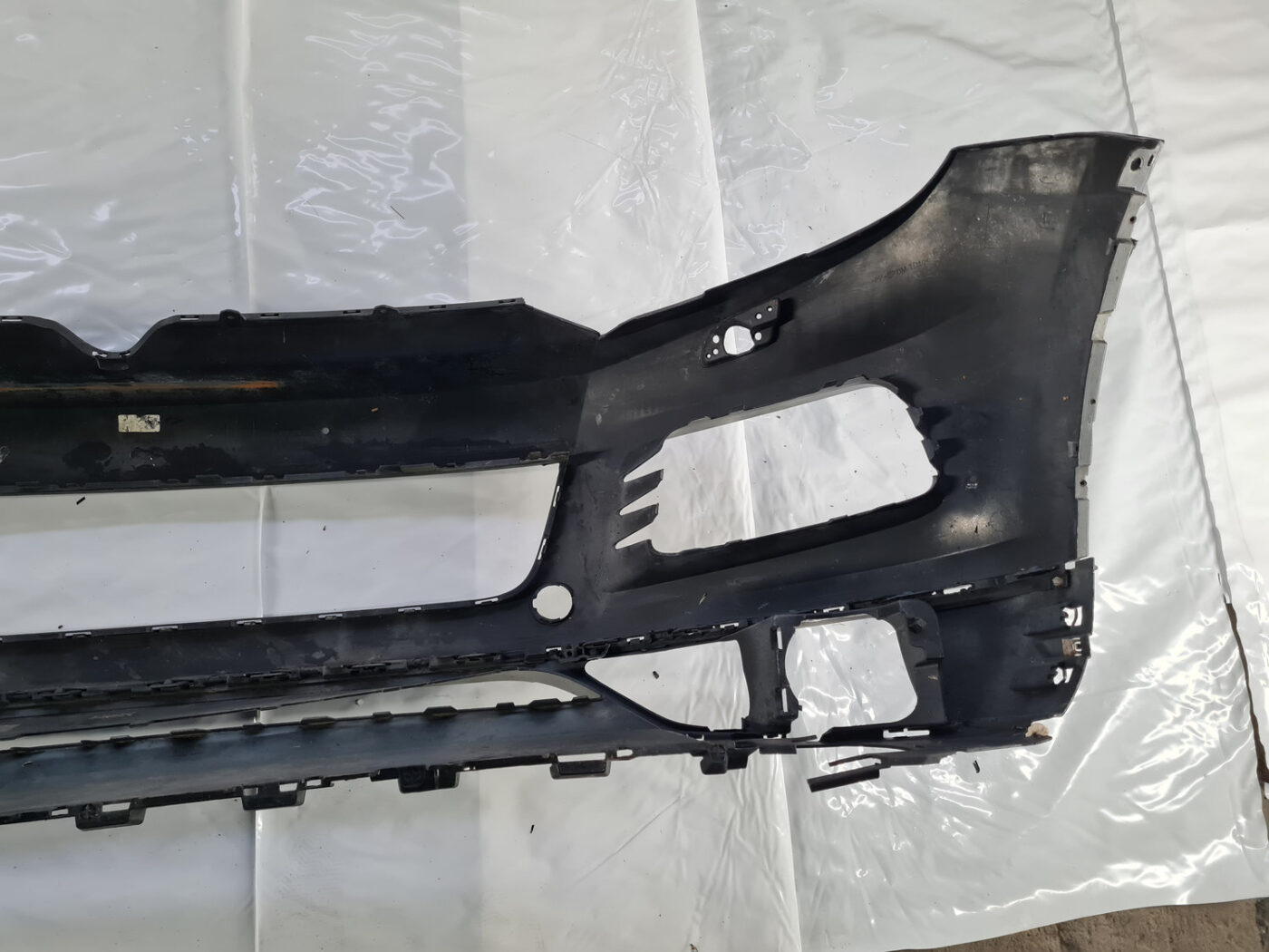 Priekšējais buferis priekš VW TOUAREG 2010-2018 7P6807221C 7P6807061E 7 Priekšējais buferis priekš VW TOUAREG 2010-2018 7P6807221C 7P6807061E